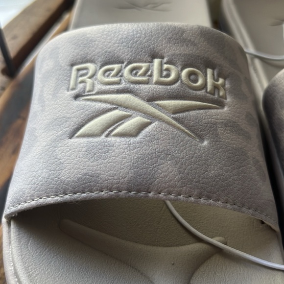 NWT Reebok slides - Picture 3 of 9